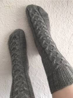 Strikkekits til strømper med snoninger i Arwetta