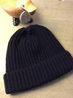 Opskrift til Lille Per huen i Extrafine merino 150