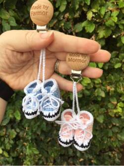 Opskrift til babystøvler til barnevognen og som nøglering