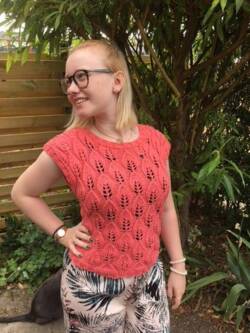 Opskrift til Bladtop til voksne i Blød Bomuld 4/2