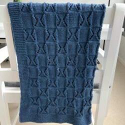 Opskrift til Ella´s Babytæppe i Extrafine merino 120