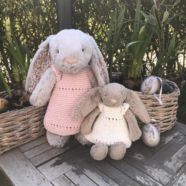 Opskrift til kjole og trøje til Jellycat til 18 og 31 cm