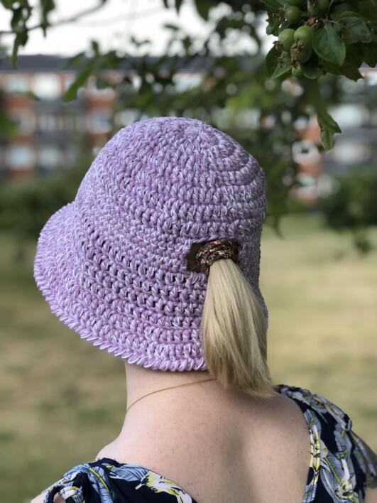 Opskrift til hæklet Hestehale bøllehat