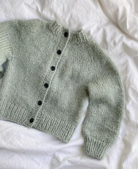 Novice Cardigan Mini - Chunky Edition - PetiteKnit - Str. 1-6 år