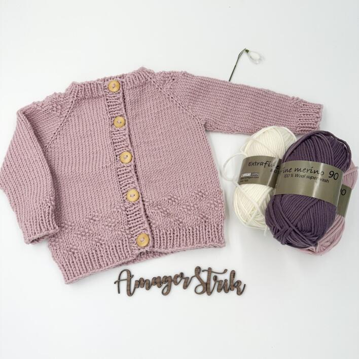 Opskrift til Clara's cardigan i Extrafine merino 90
