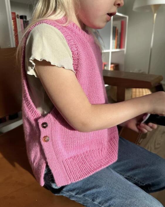 Lulu Slipover Junior - PetiteKnit