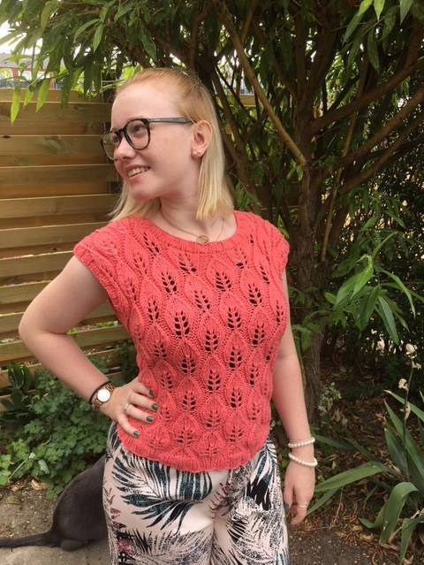 Opskrift til Bladtop til voksne i Blød Bomuld 4/2