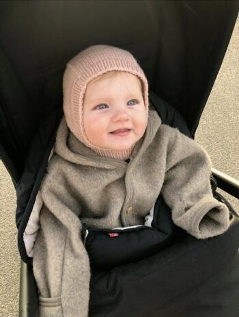 Opskrift til Glatstrikket elefanthue til børn i 2 tråde Anina