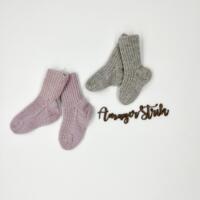 Opskrift til baby ribstrømper i Extrafine merino 120