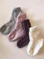 Opskrift til Børnestrømper med hulmønstre